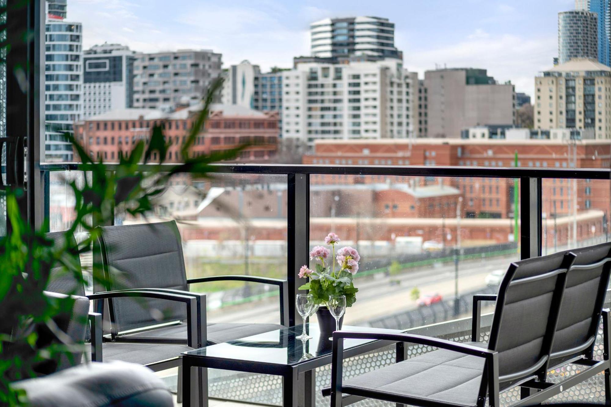 Rooftop Pool 2br At Marvel Stadium With Free Parking Melbourne