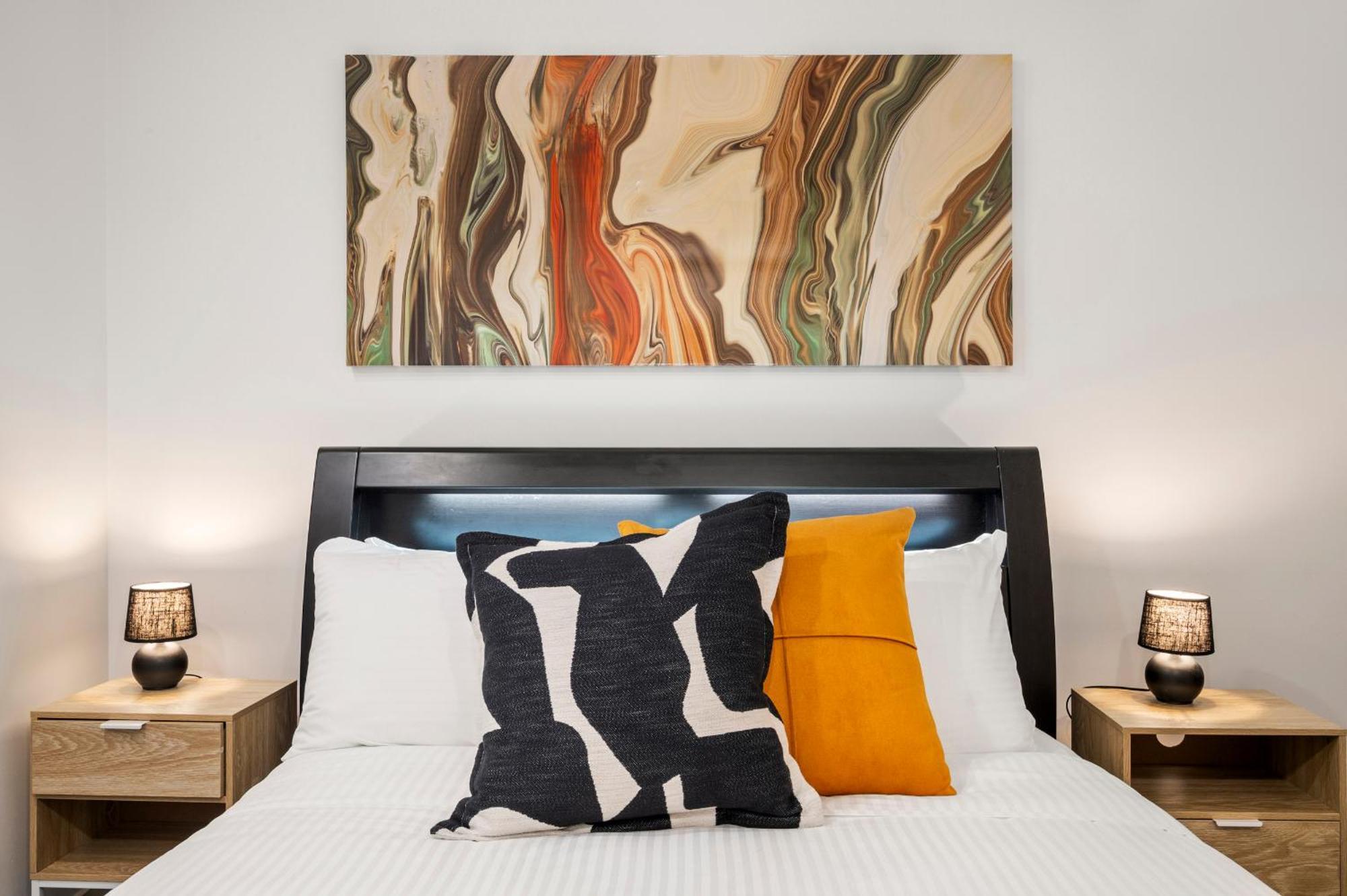Apartment Rooftop Pool 2br At Marvel Stadium With Free Parking *