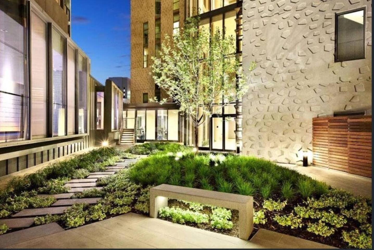 Luxurious Enormous 5brm Penthouse Apartment Melbourne