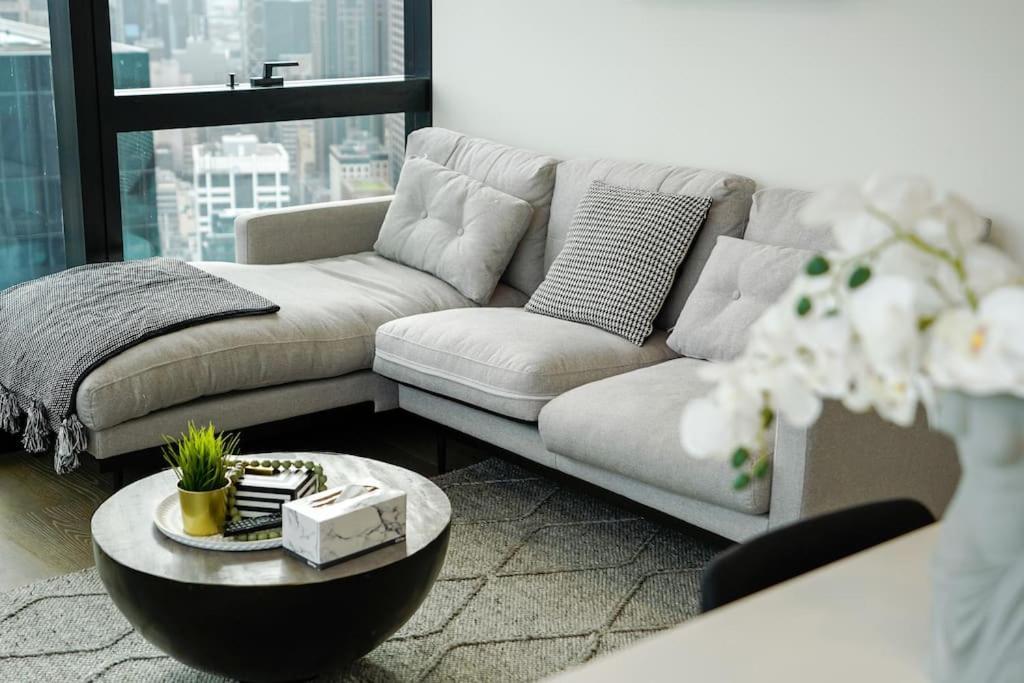 Level 55-pure Elegance Urban Skyline Views 2b2b Melbourne