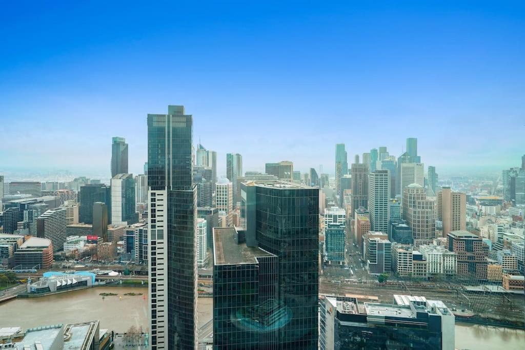 Level 55-pure Elegance Urban Skyline Views 2b2b Apartment Melbourne