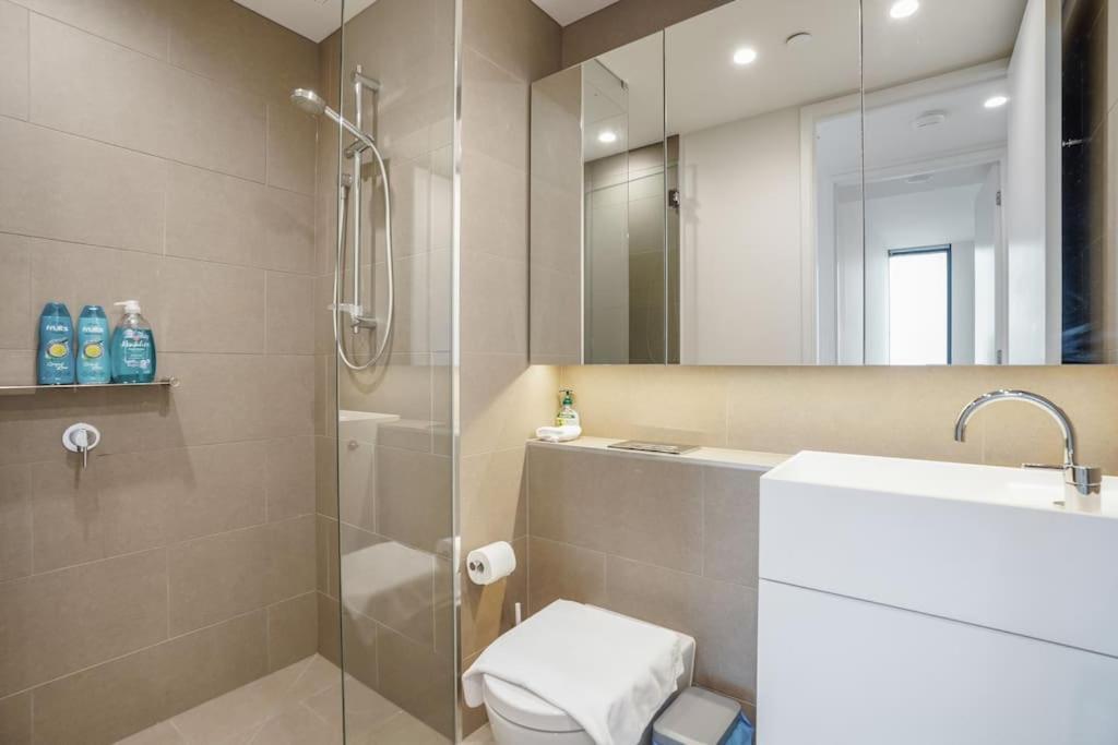 Apartment Level 55-pure Elegance Urban Skyline Views 2b2b Melbourne