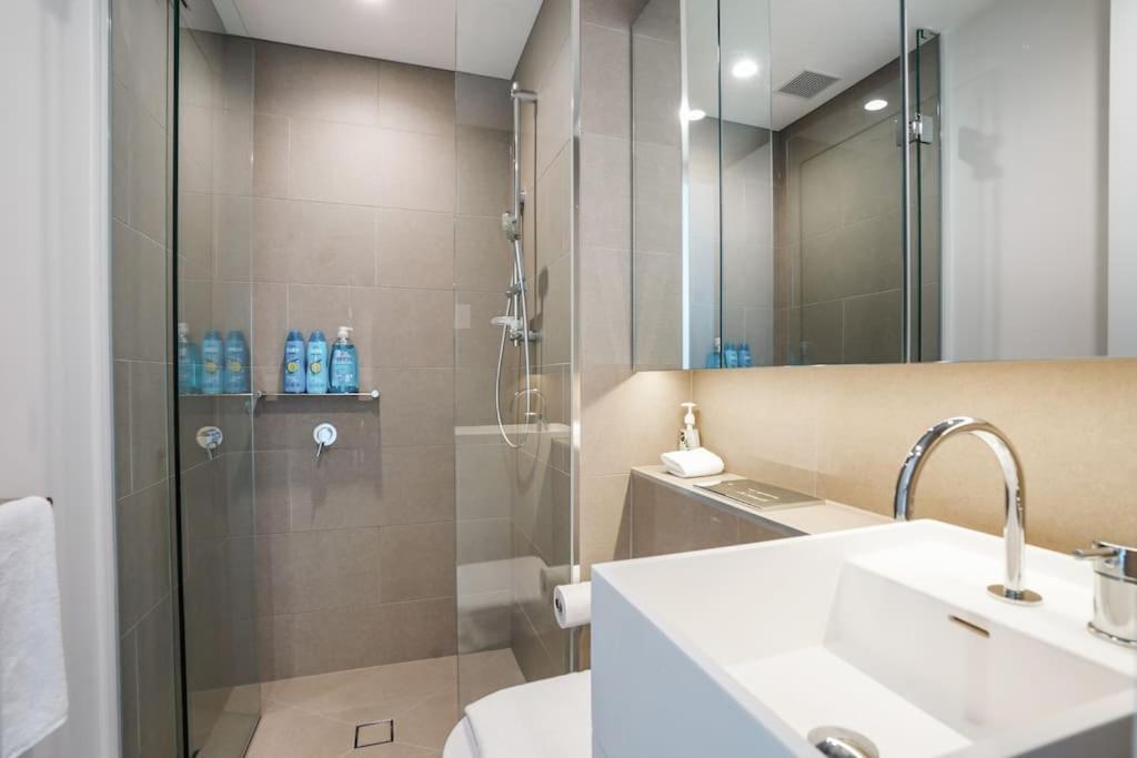 Apartment Level 55-pure Elegance Urban Skyline Views 2b2b