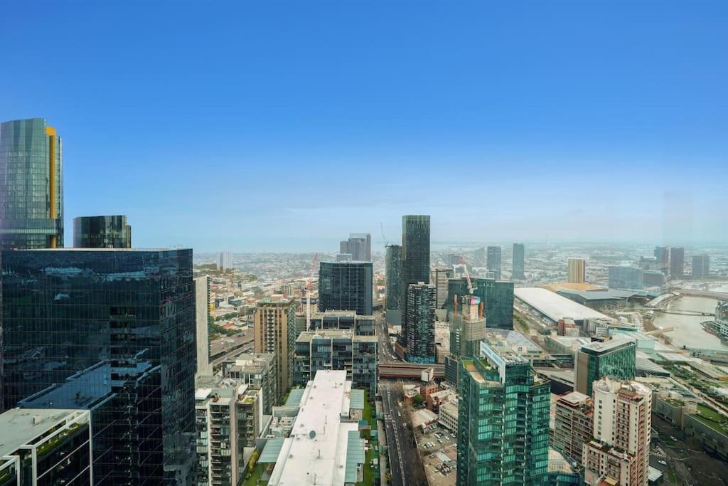 Level 55-pure Elegance Urban Skyline Views 2b2b Apartment *