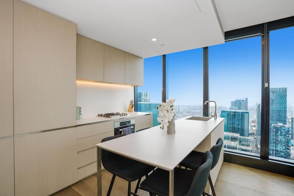 Apartment Level 55-pure Elegance Urban Skyline Views 2b2b *
