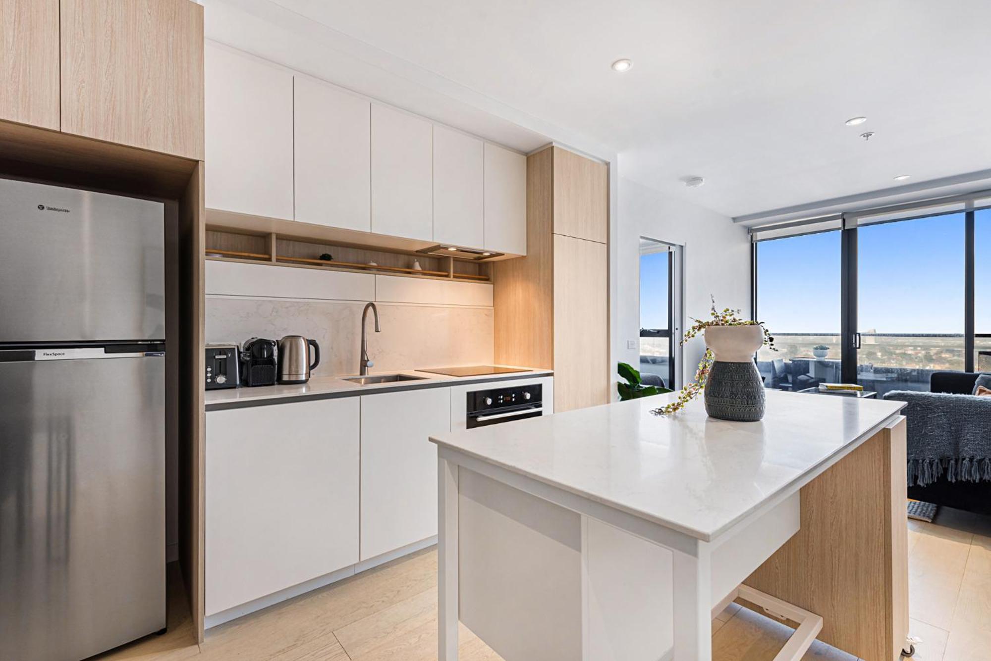 Chic 1-bed With Views Parking Gym & Pool * Melbourne