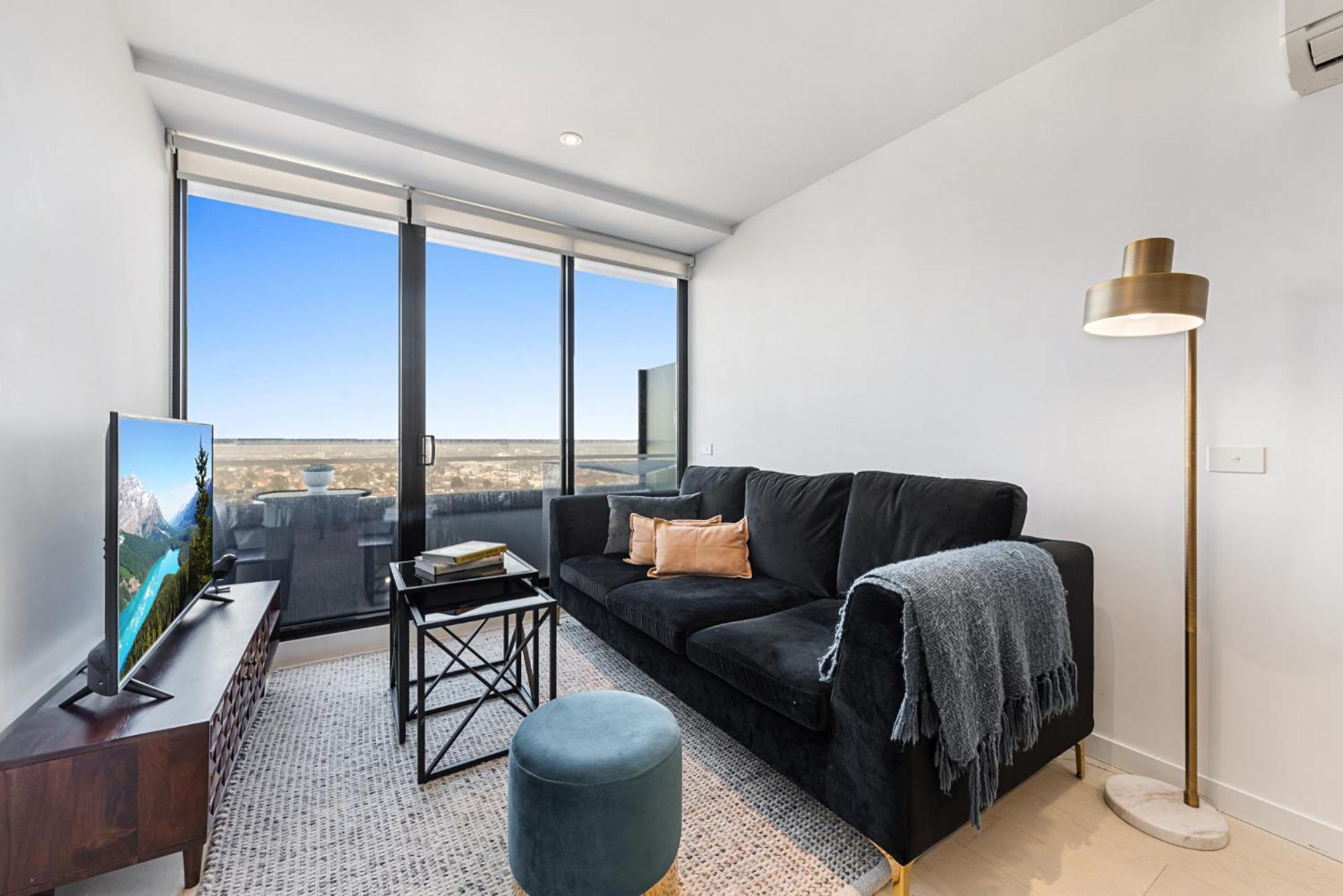 Chic 1-bed With Views Parking Gym & Pool Apartment Melbourne