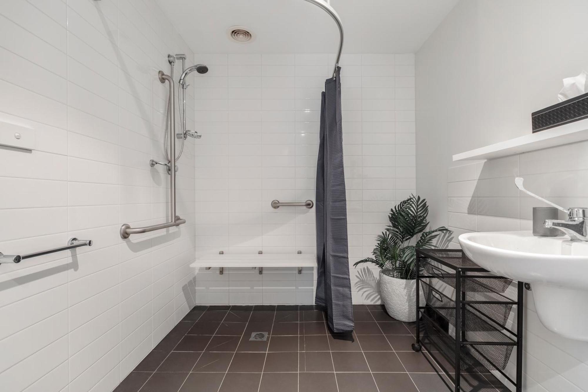 Boutique Retreat In Heart Of Cbd Mobility-friendly Melbourne
