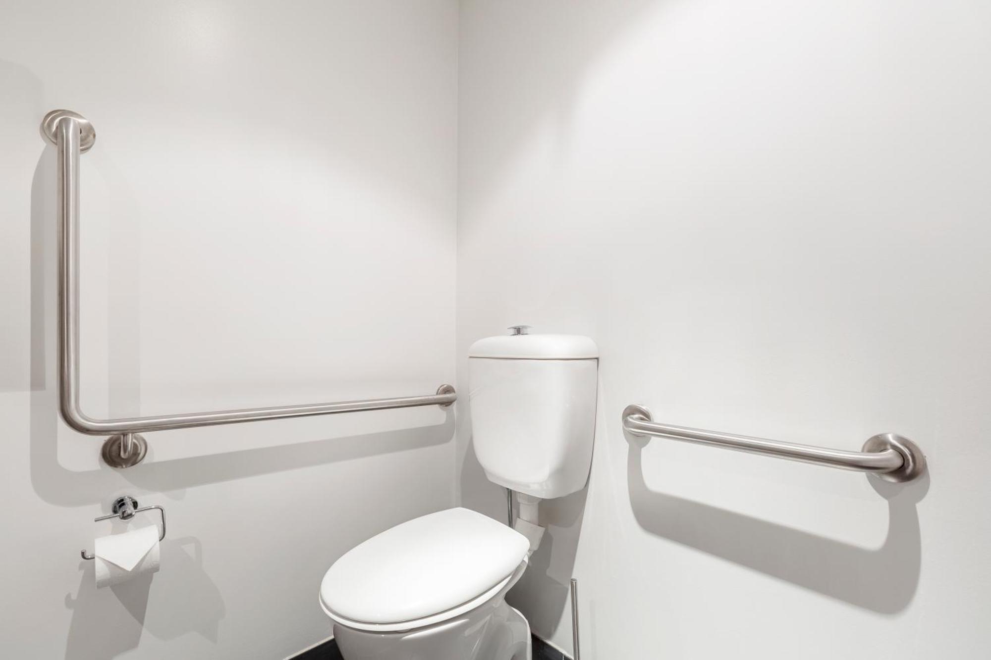 Boutique Retreat In Heart Of Cbd Mobility-friendly Apartment