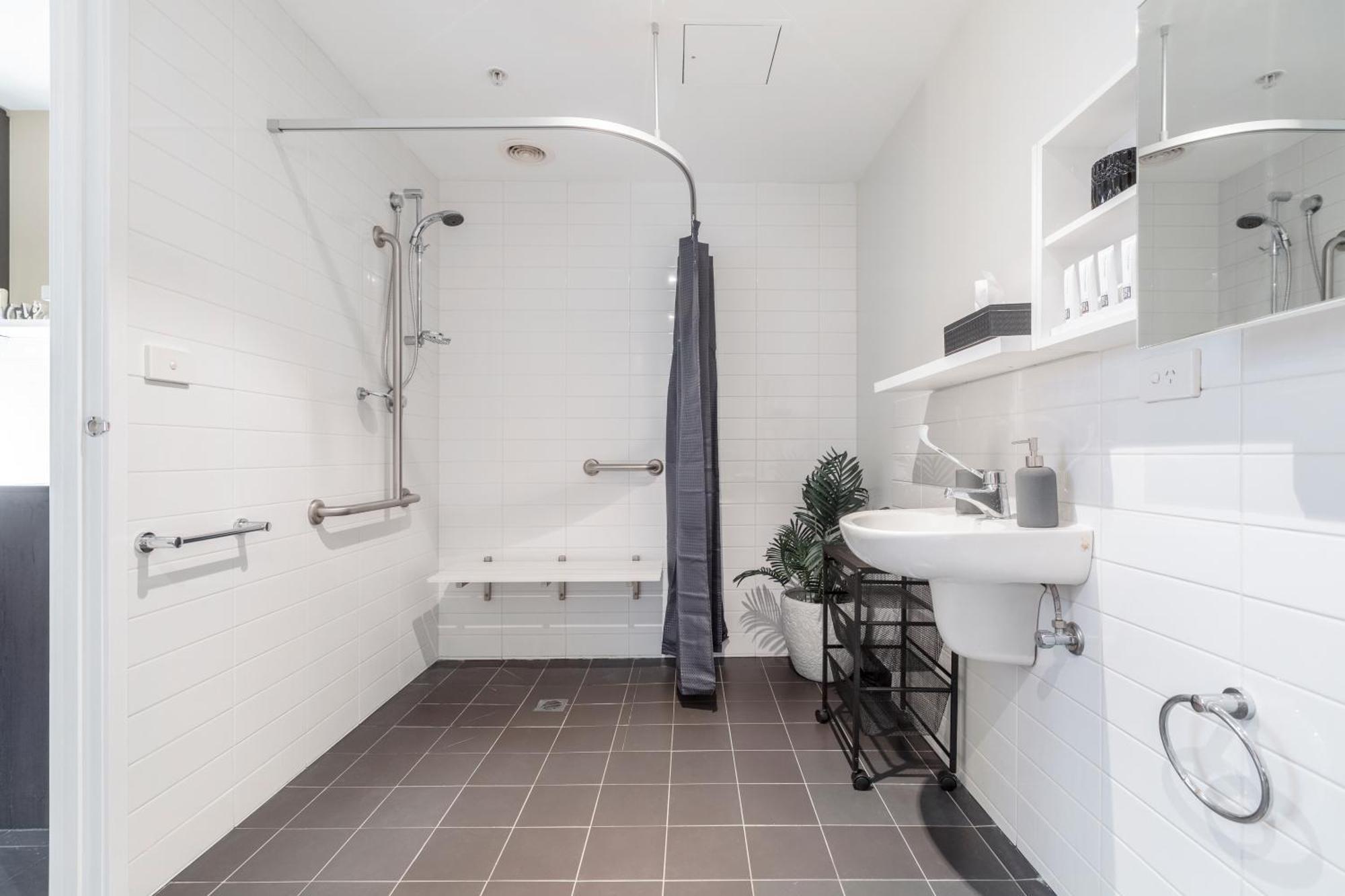 Boutique Retreat In Heart Of Cbd Mobility-friendly Melbourne