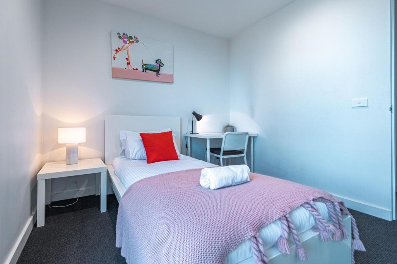 St Kilda 2br2ba Balcony Viewworkstation Park Apartment *