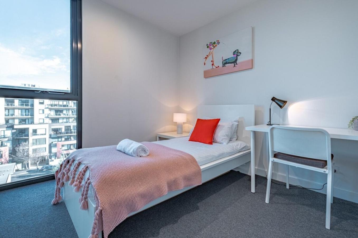St Kilda 2br2ba Balcony Viewworkstation Park Apartment Melbourne