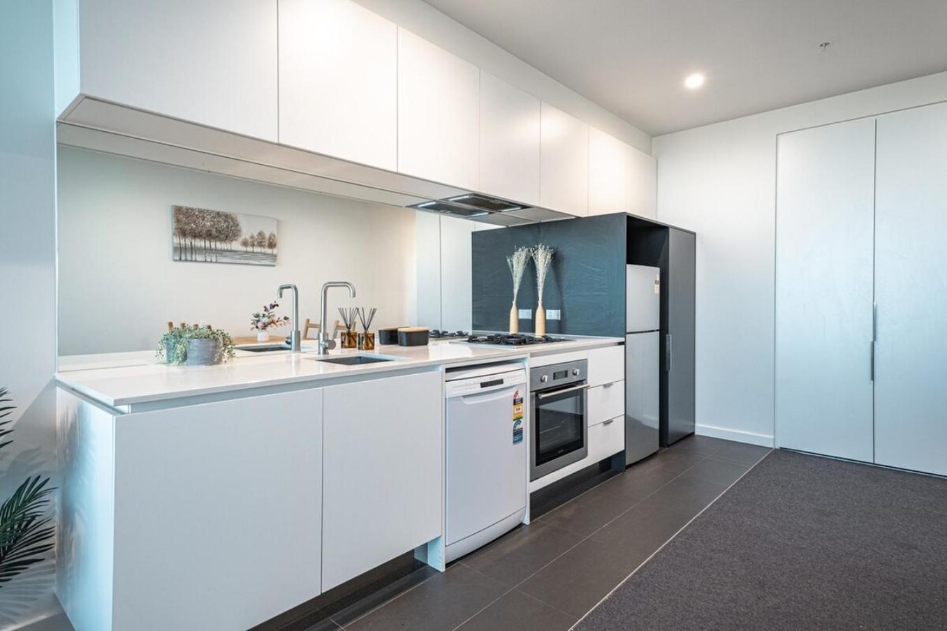 Apartment St Kilda 2br2ba Balcony Viewworkstation Park Melbourne