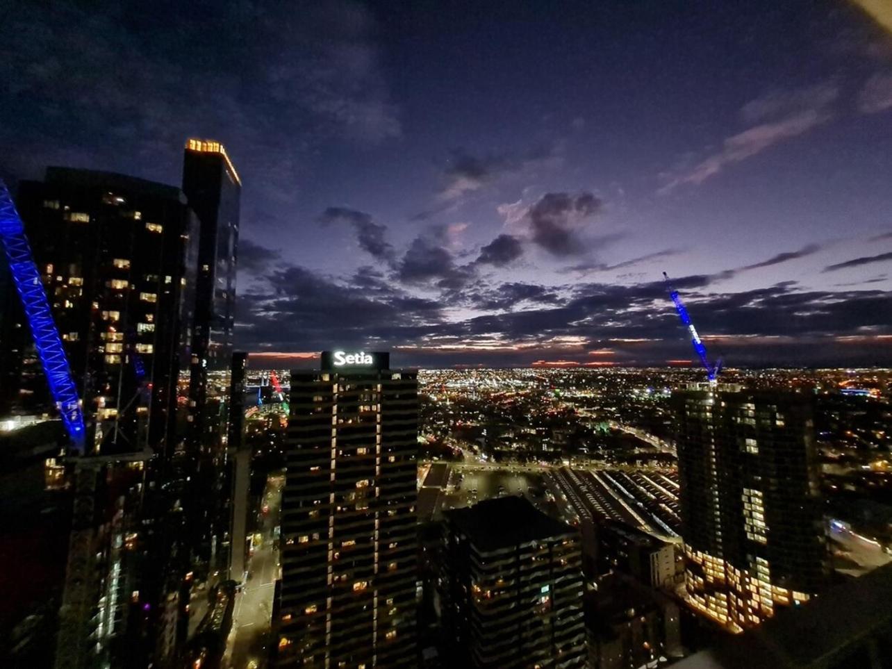 View 2br1ba 40floor In Cbd Balcony Wifi Apartment