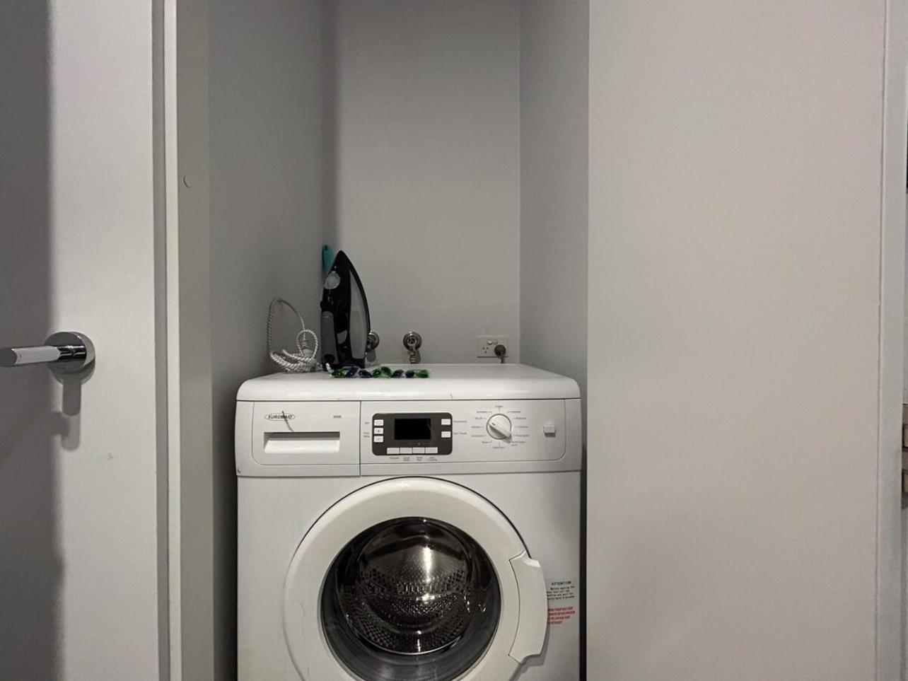View 2br1ba 40floor In Cbd Balcony Wifi Apartment Melbourne