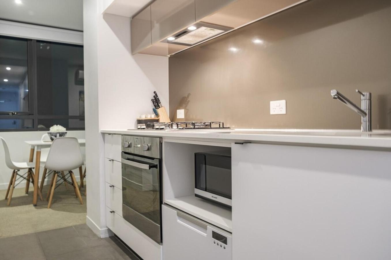 View 2br1ba 40floor In Cbd Balcony Wifi Melbourne