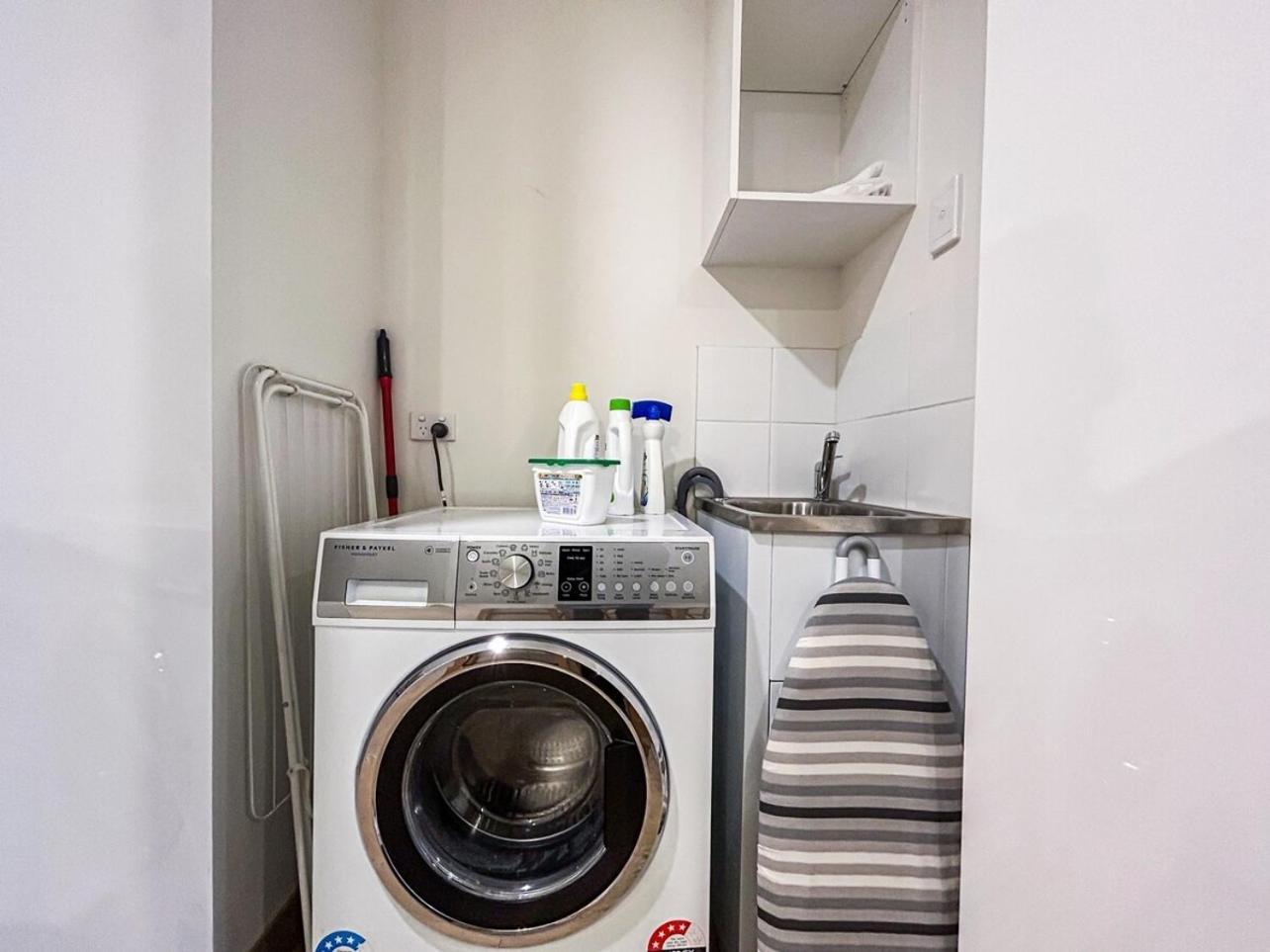 Close To Mel Uni 2br2ba Parking Balconywifigym Melbourne