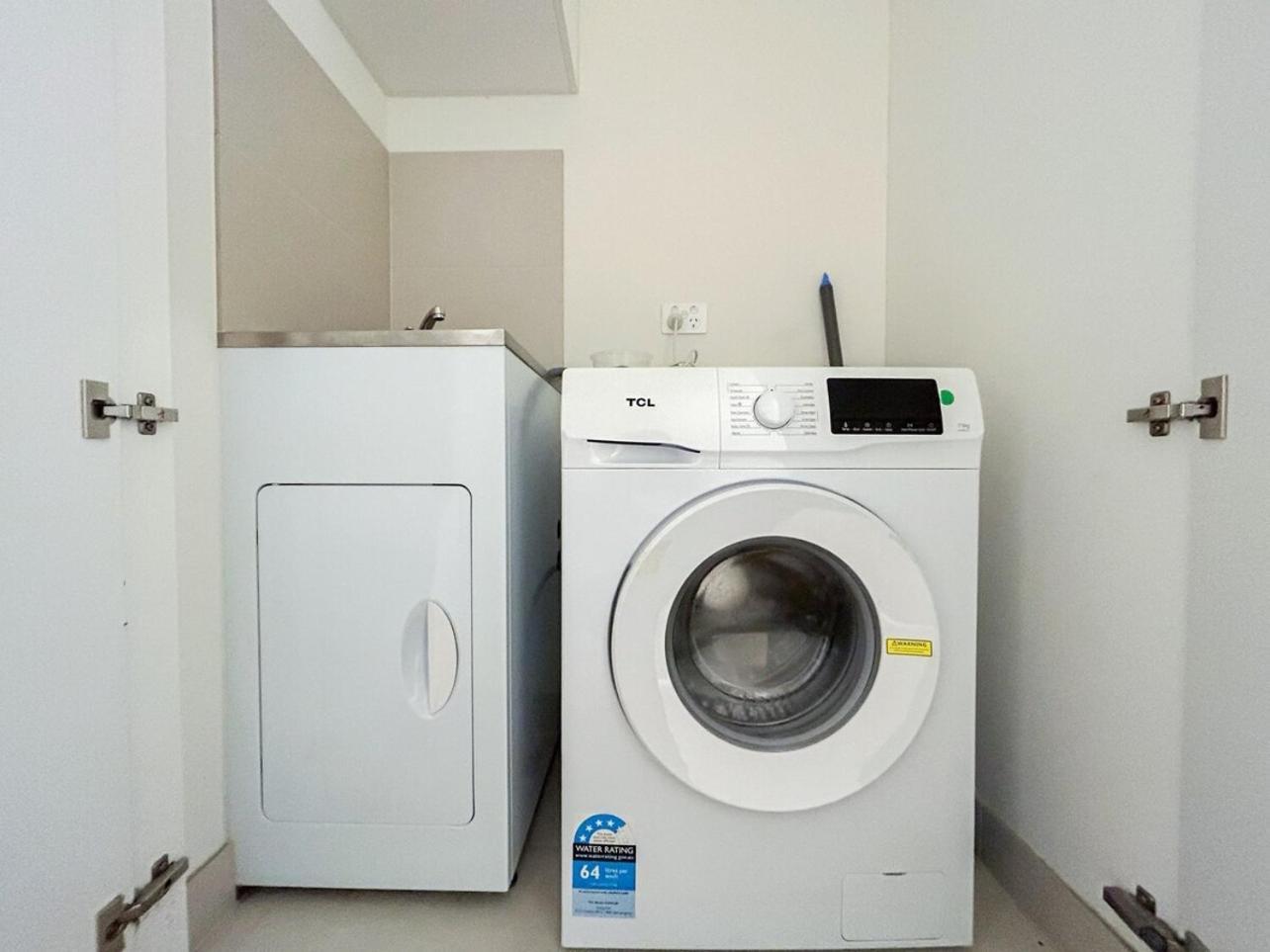 Beautiful City View 2br1ba In Cbdwifi Melbourne