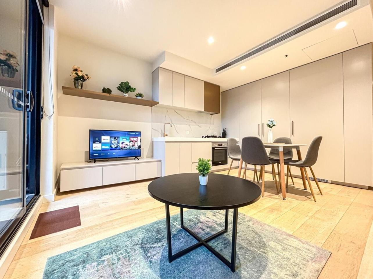Apartment Beautiful City View 2br1ba In Cbdwifi Melbourne