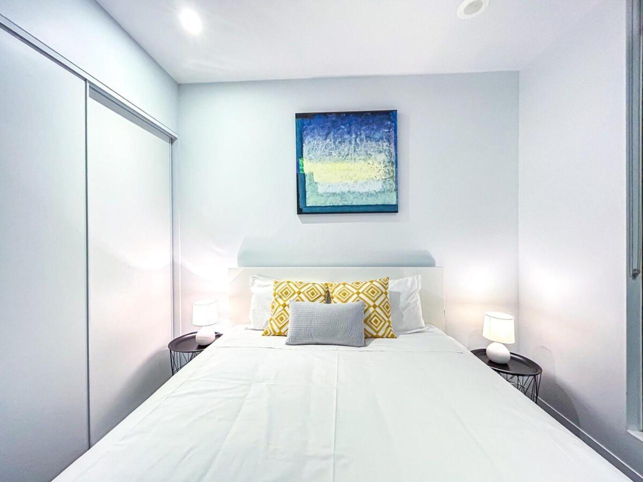 Fantastic View 2br1ba In Cbd Wifi Balcony Apartment