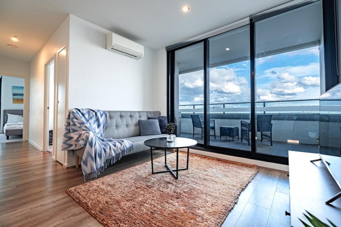 3br2ba In Footscarypoolcar Parkwifi Apartment