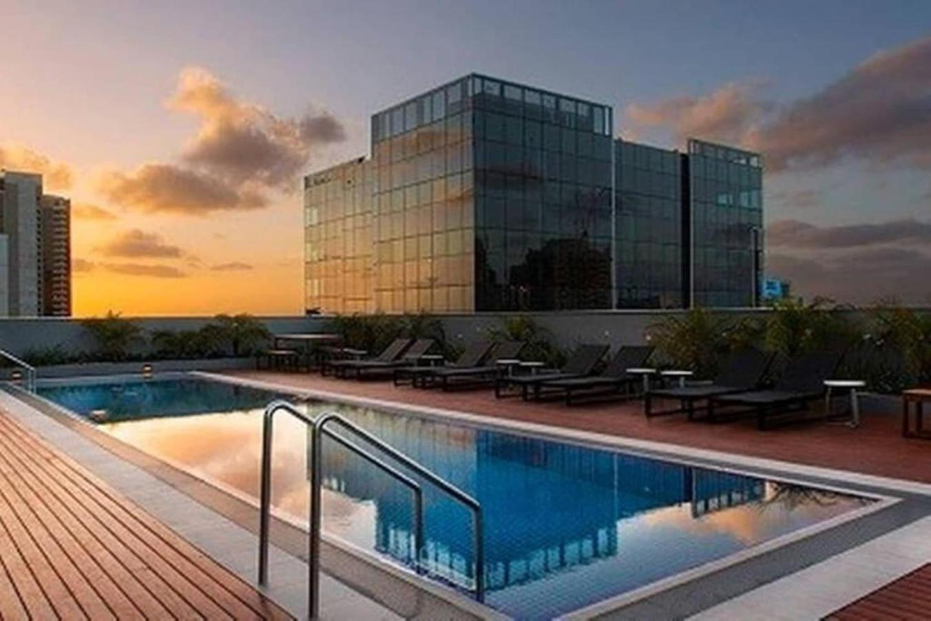 The Williams 2br Apt Pool Gymwifi Balcony Apartment