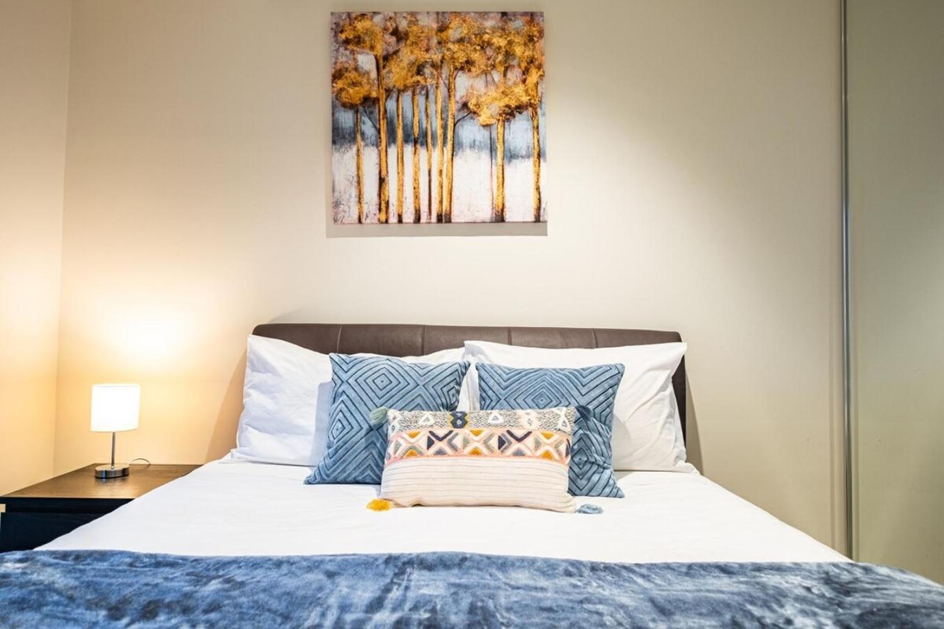 The Williams 2br Apt Pool Gymwifi Balcony * Melbourne