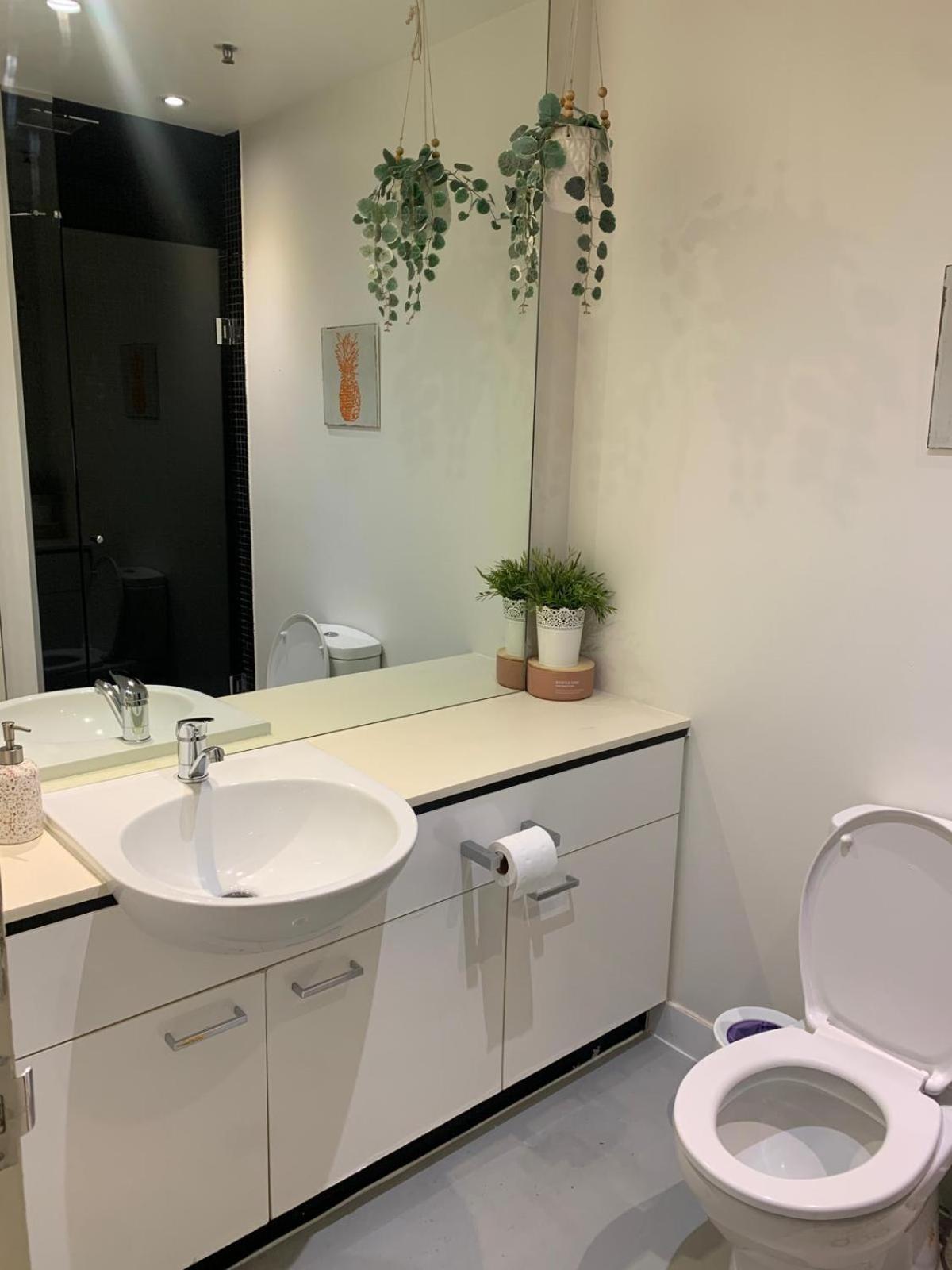 Cosy With Free Secure Car Park * Melbourne
