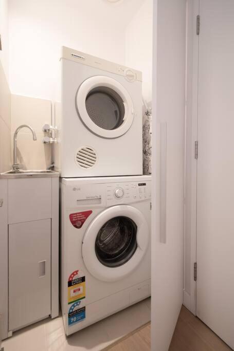 Apartment 62d Fully Equipped 2br Abnb Property, Perfect For A Local Experience In With Free Parking *