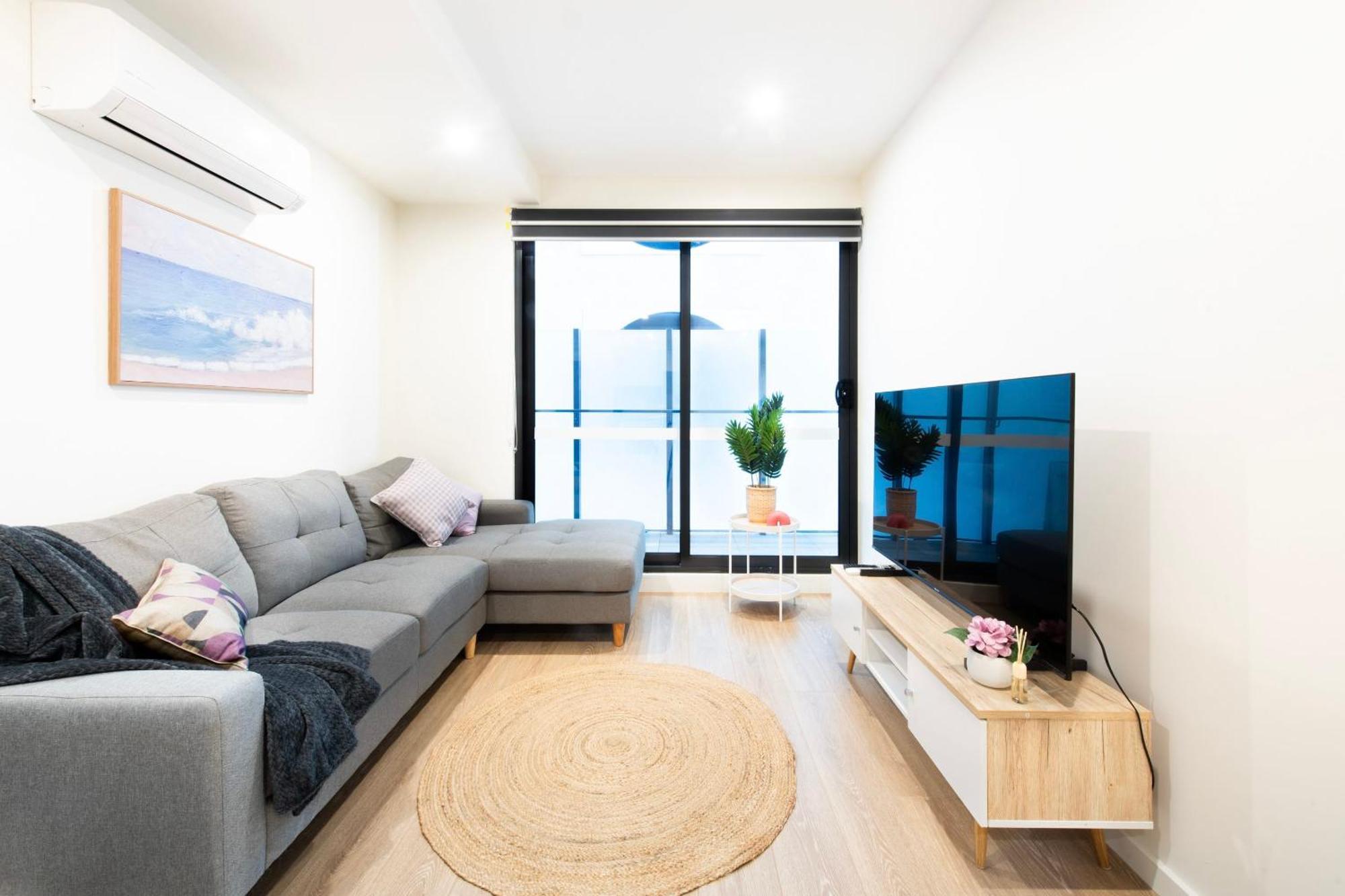 Workers Retreat Across From Essendon Station Apartment Melbourne