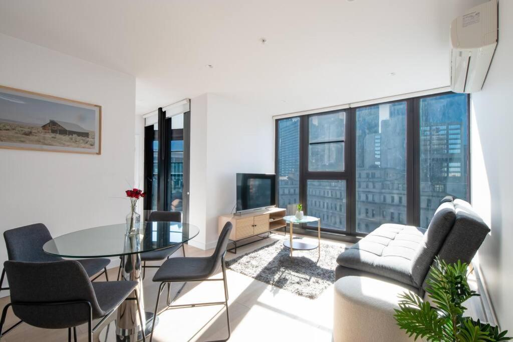 Apartment 62d Fully Equipped 2br Abnb Property, Perfect For A Local Experience In With Free Parking Melbourne