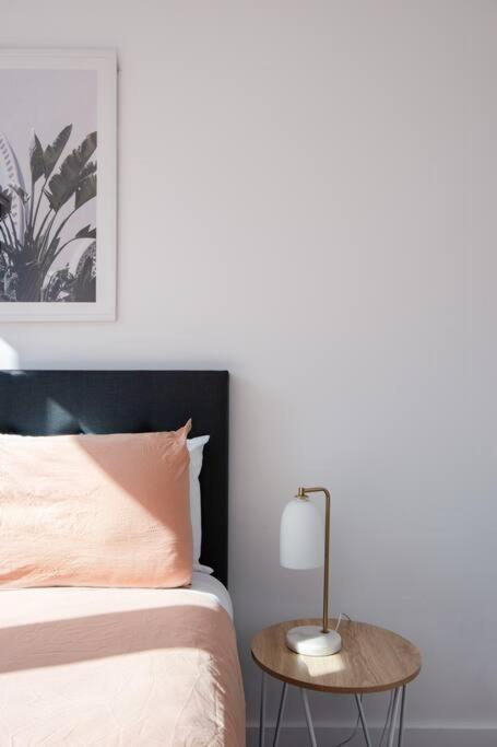 Apartment 62d Fully Equipped 2br Abnb Property, Perfect For A Local Experience In With Free Parking *