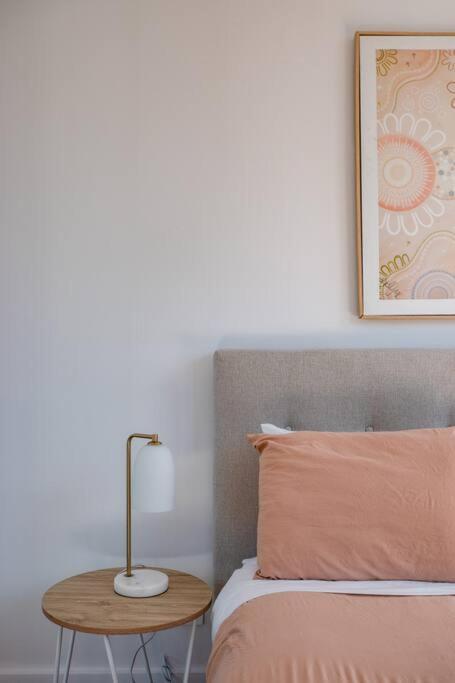 Apartment 62d Fully Equipped 2br Abnb Property, Perfect For A Local Experience In With Free Parking *