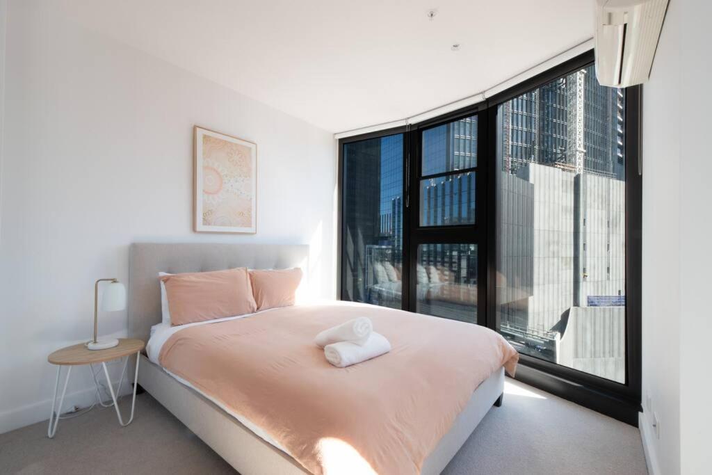62d Fully Equipped 2br Abnb Property, Perfect For A Local Experience In With Free Parking Apartment