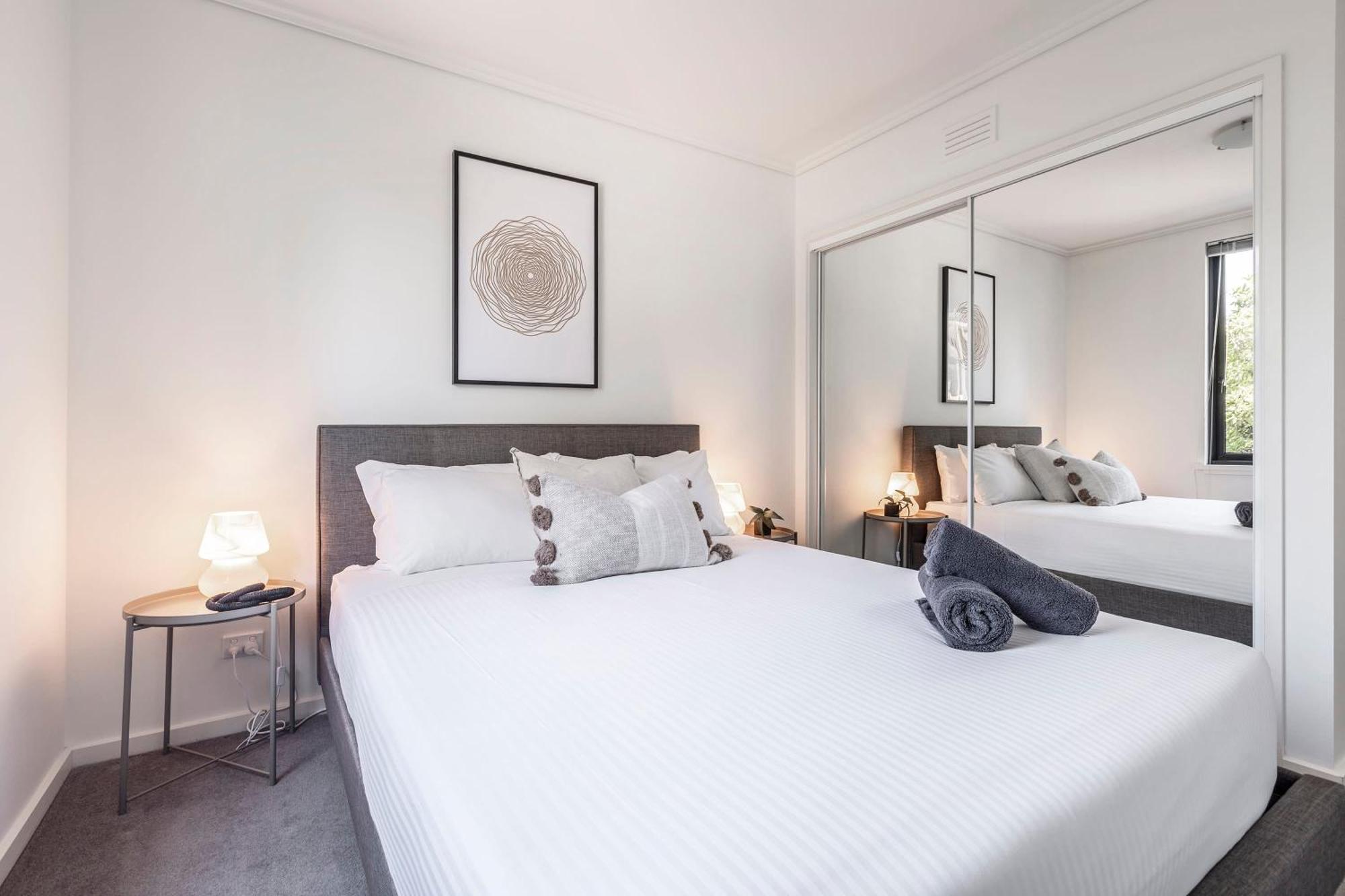 3 Bedroom With Carpark Close To Park * Melbourne