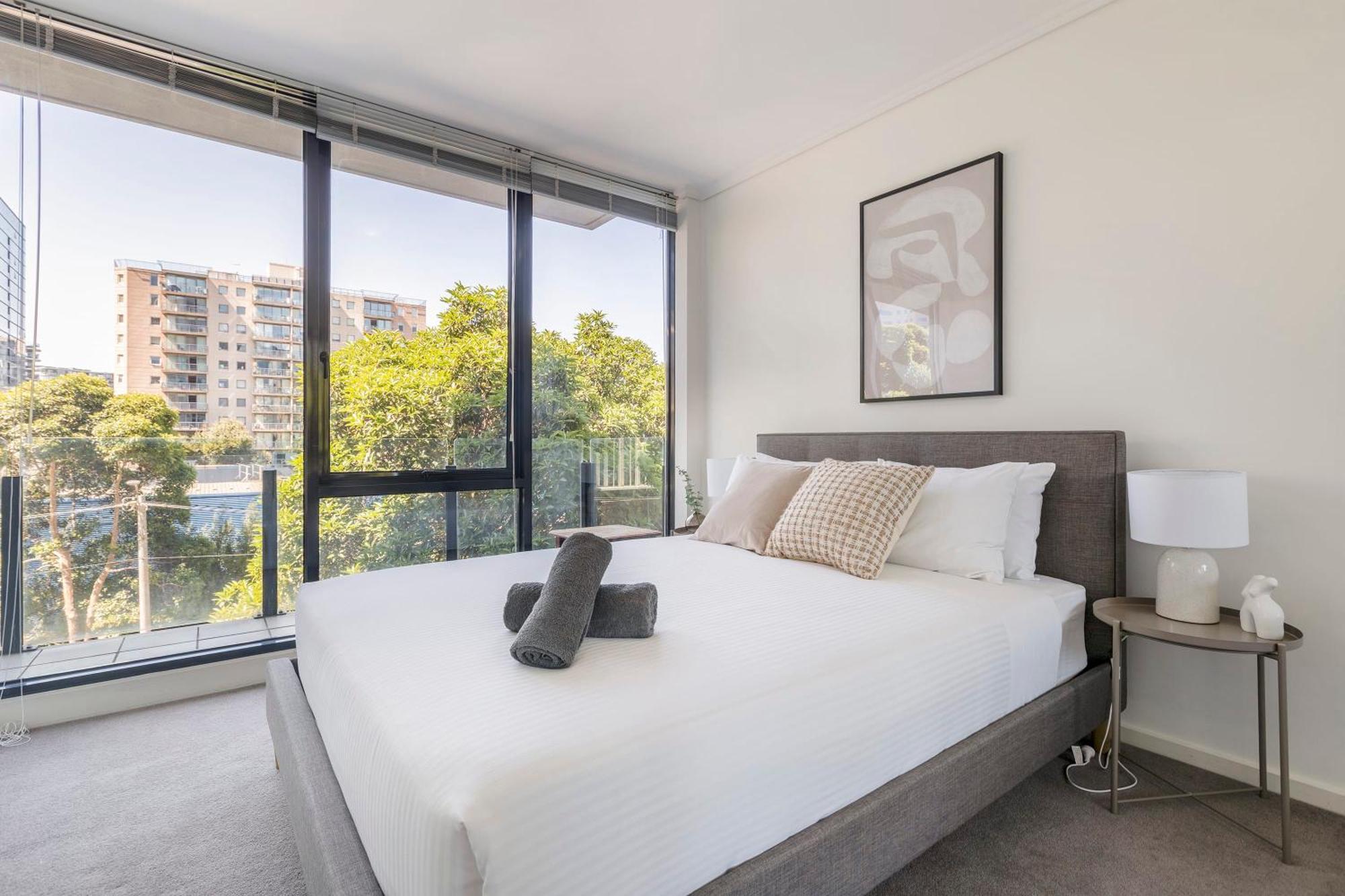 Apartment 3 Bedroom With Carpark Close To Park