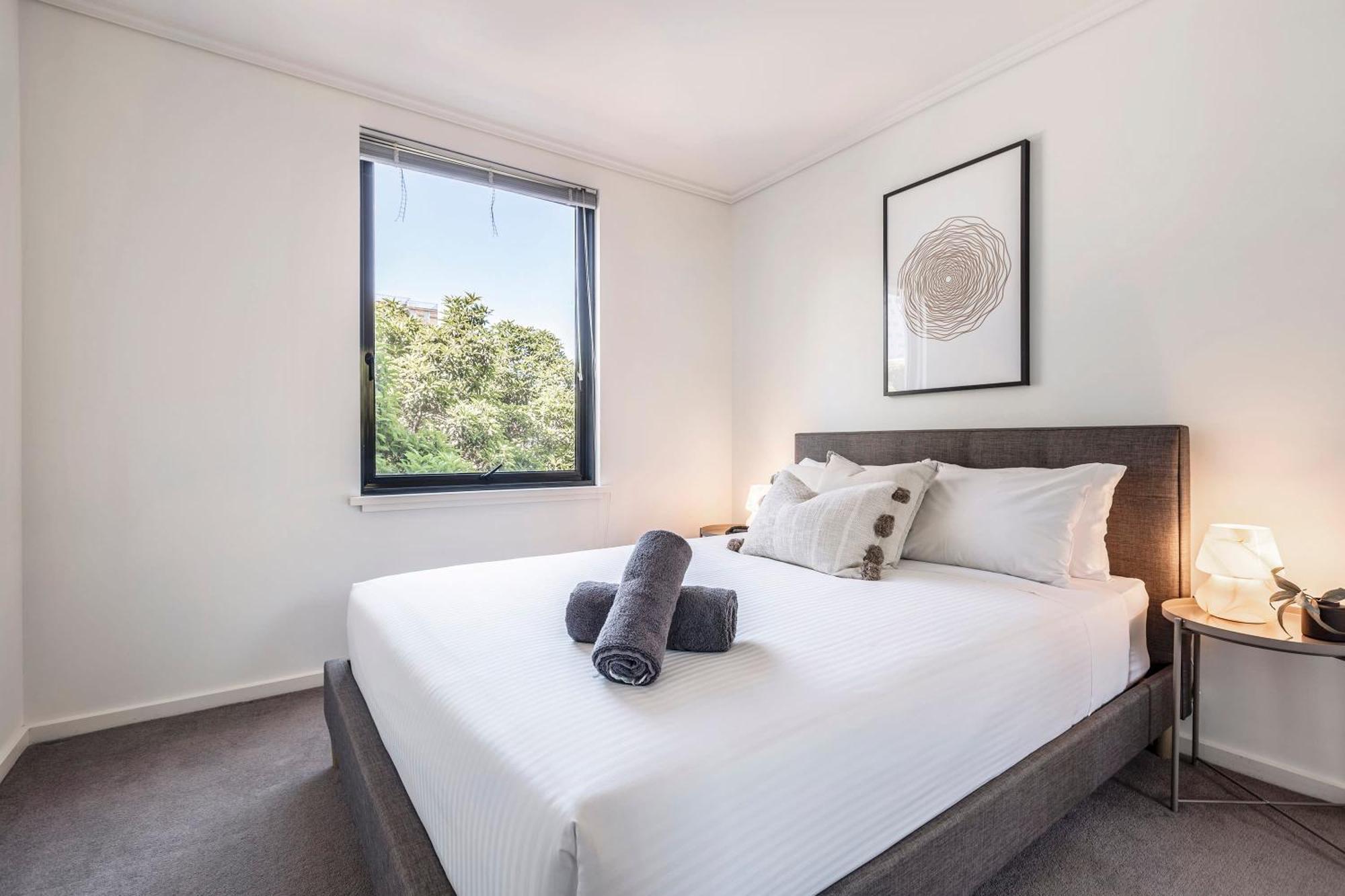 3 Bedroom With Carpark Close To Park Apartment *