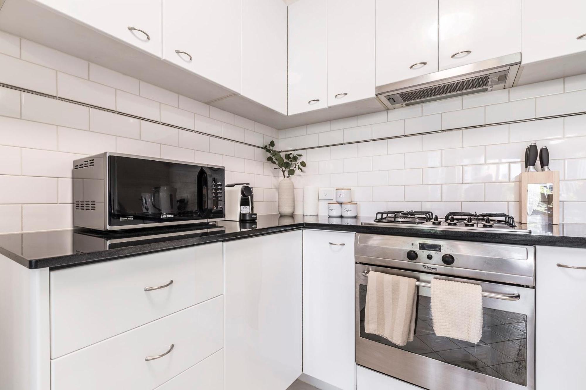 Apartment 3 Bedroom With Carpark Close To Park Melbourne