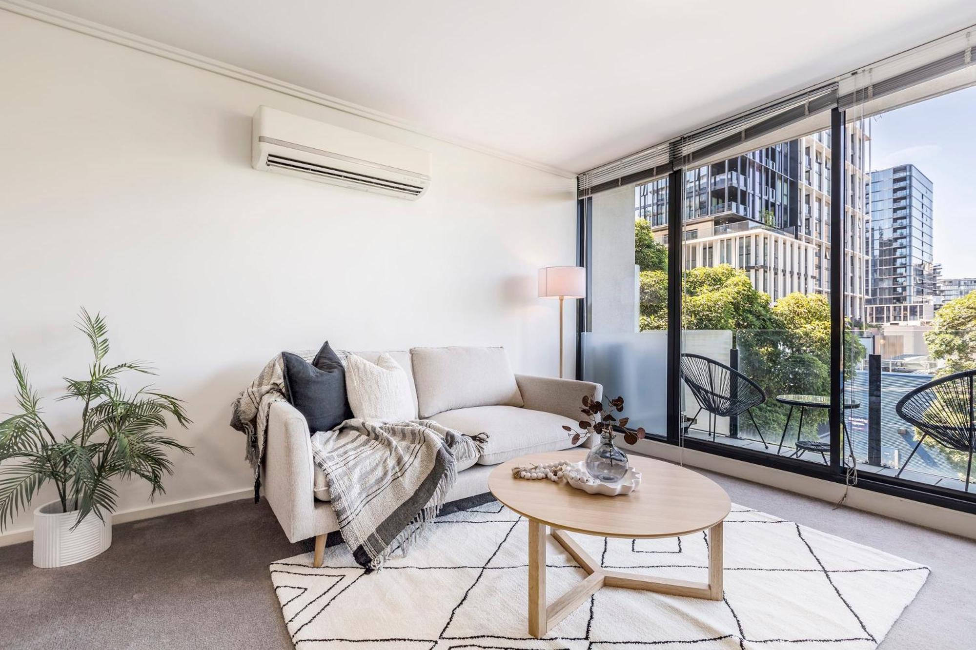 3 Bedroom With Carpark Close To Park * Melbourne