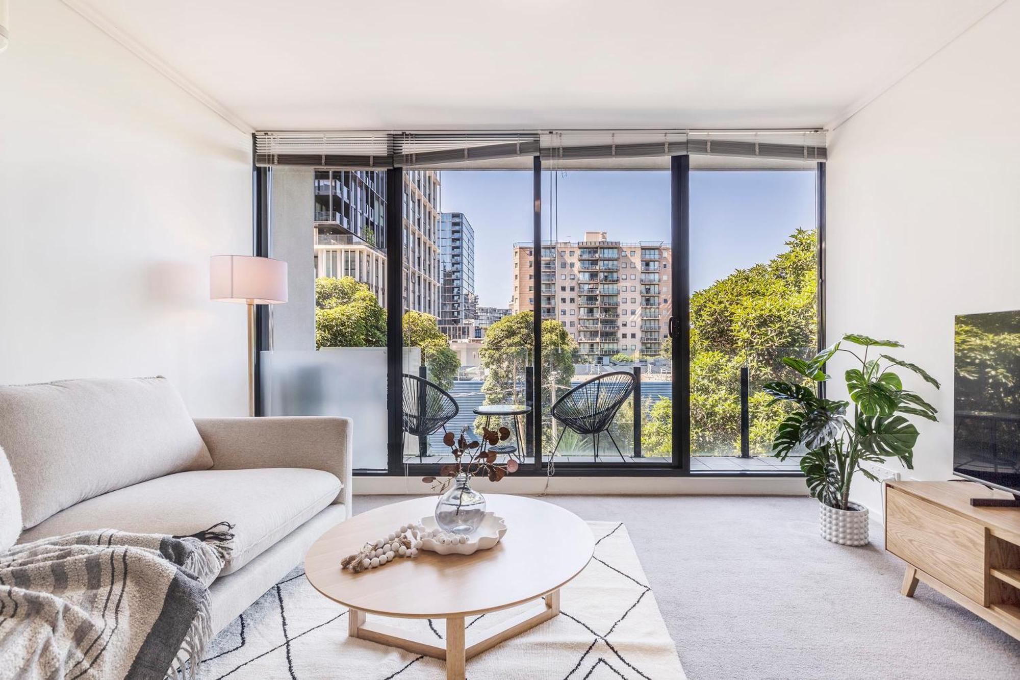 Apartment 3 Bedroom With Carpark Close To Park Melbourne