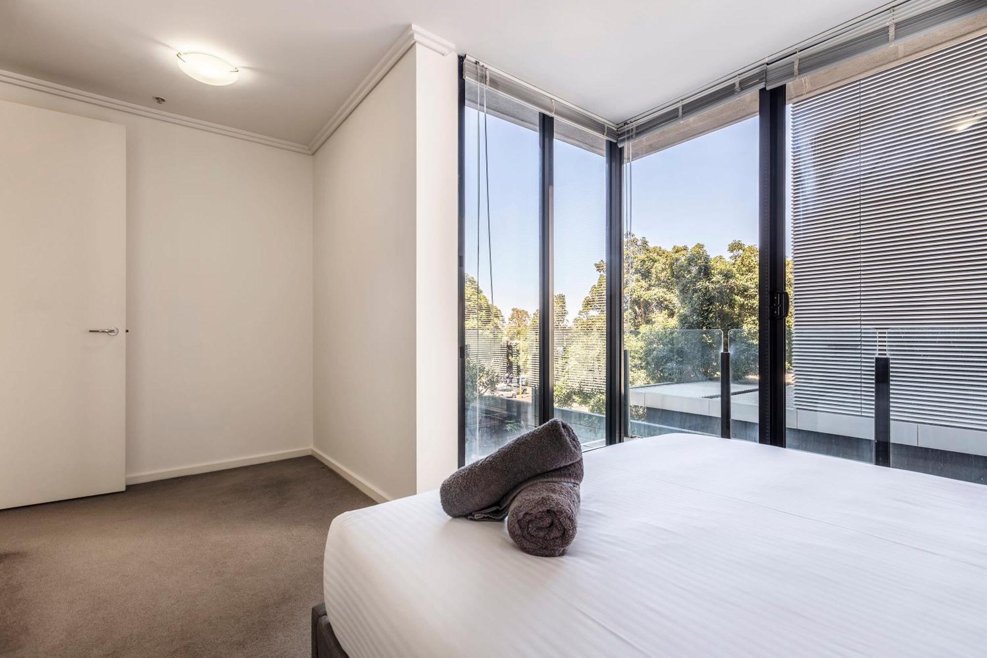 3 Bedroom With Carpark Close To Park Apartment