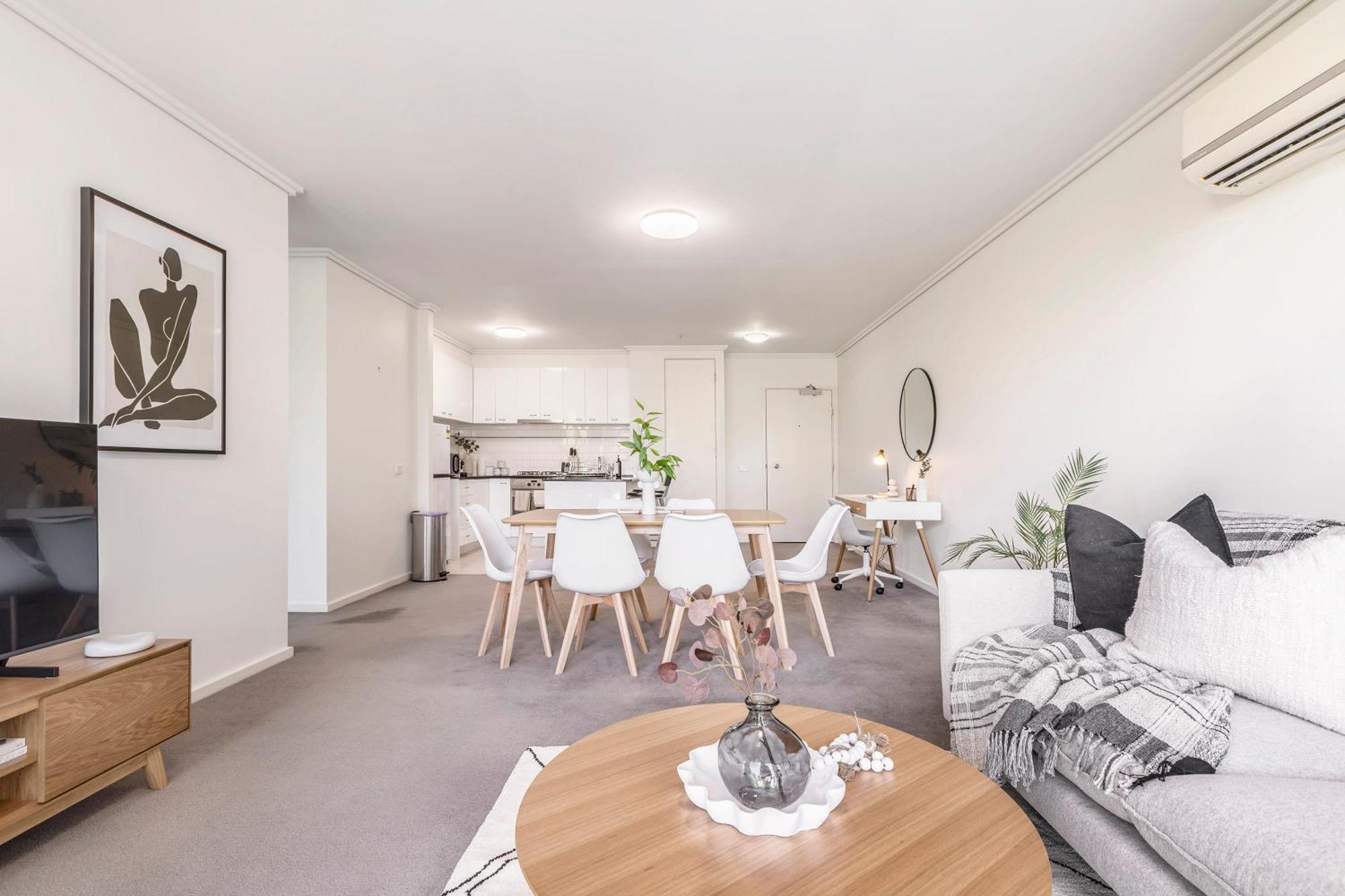 Apartment 3 Bedroom With Carpark Close To Park *