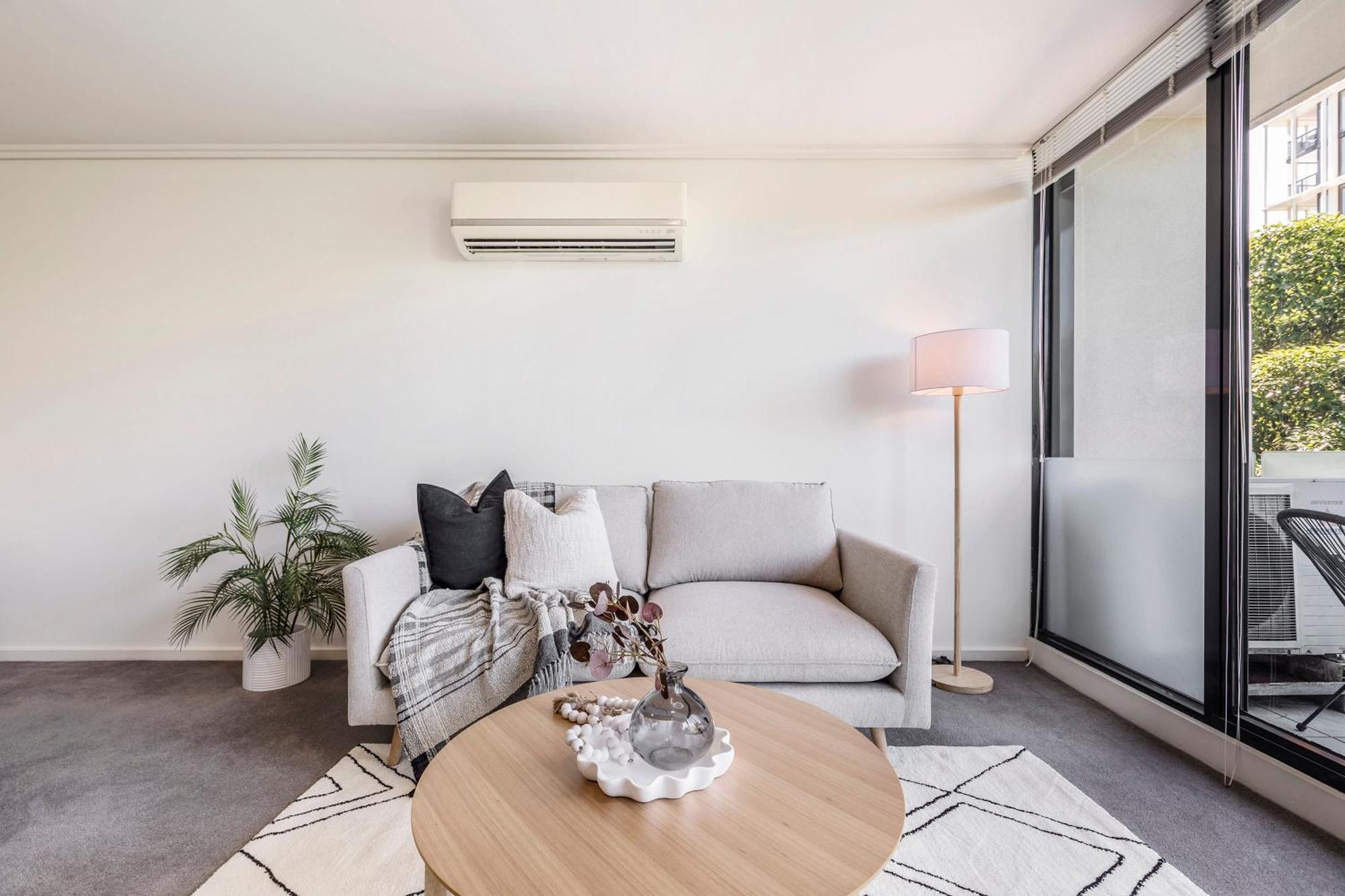 3 Bedroom With Carpark Close To Park * Melbourne
