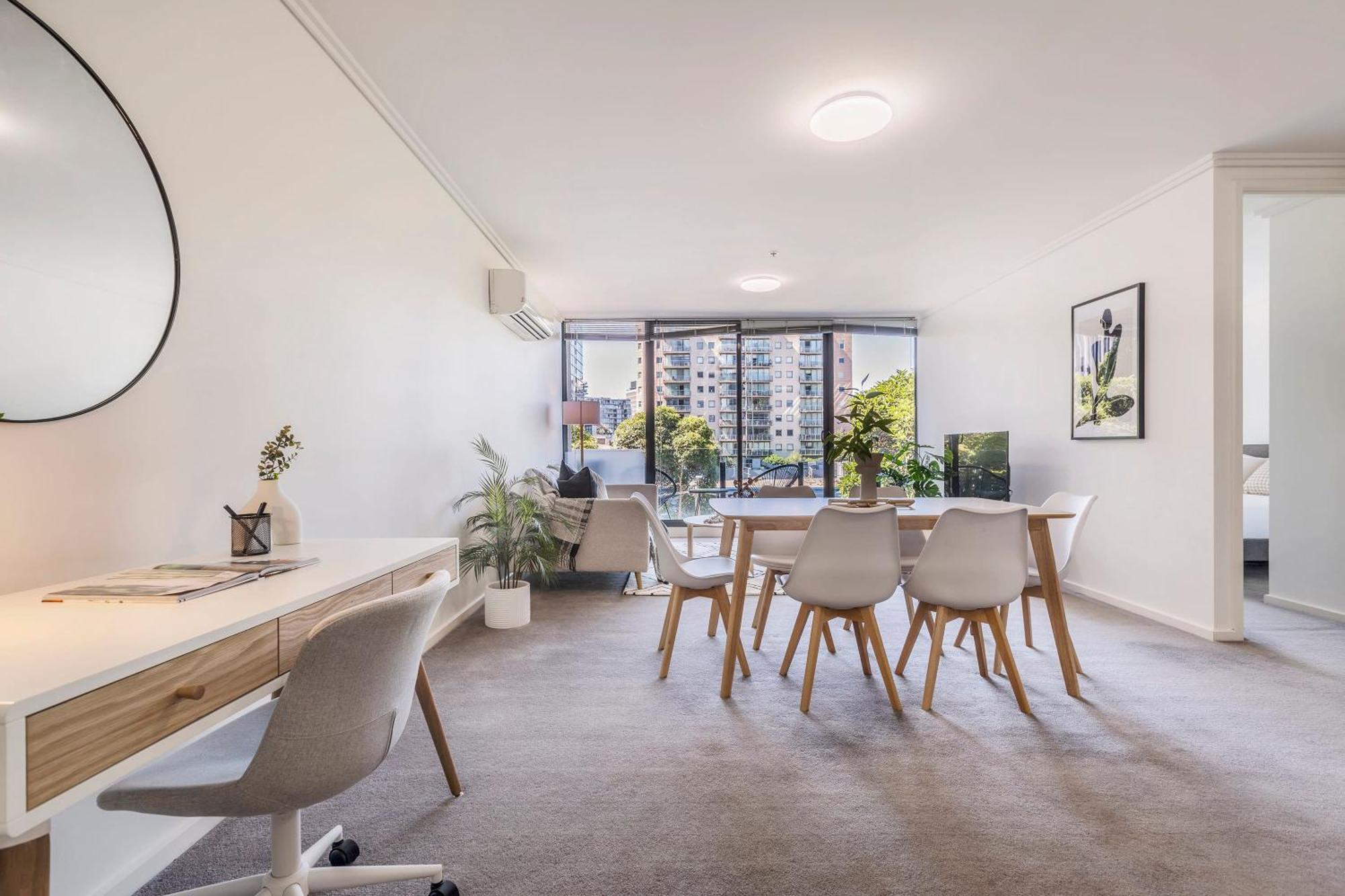 Apartment 3 Bedroom With Carpark Close To Park