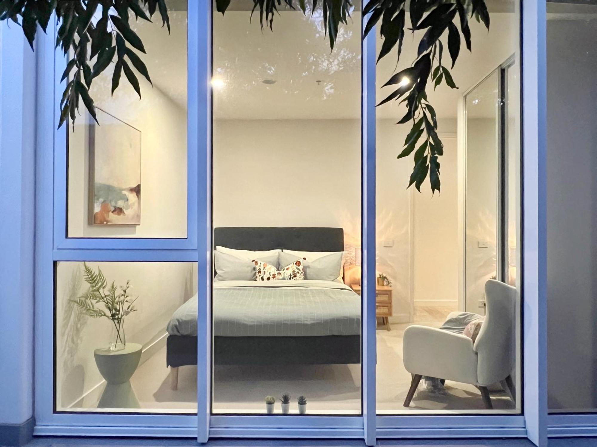Indulge Luxury Near Brighton With Private Garden Parking *