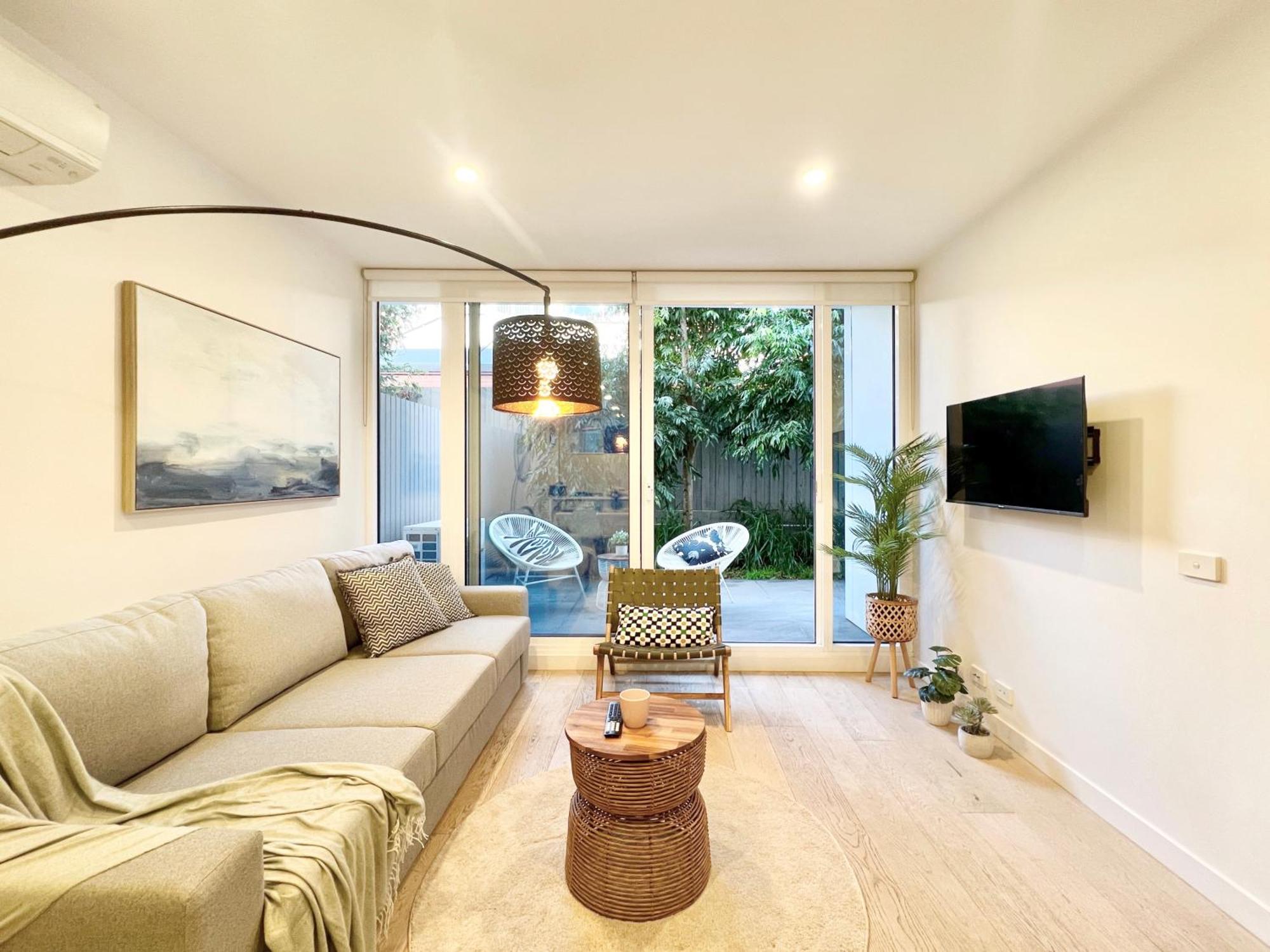 Apartment Indulge Luxury Near Brighton With Private Garden Parking