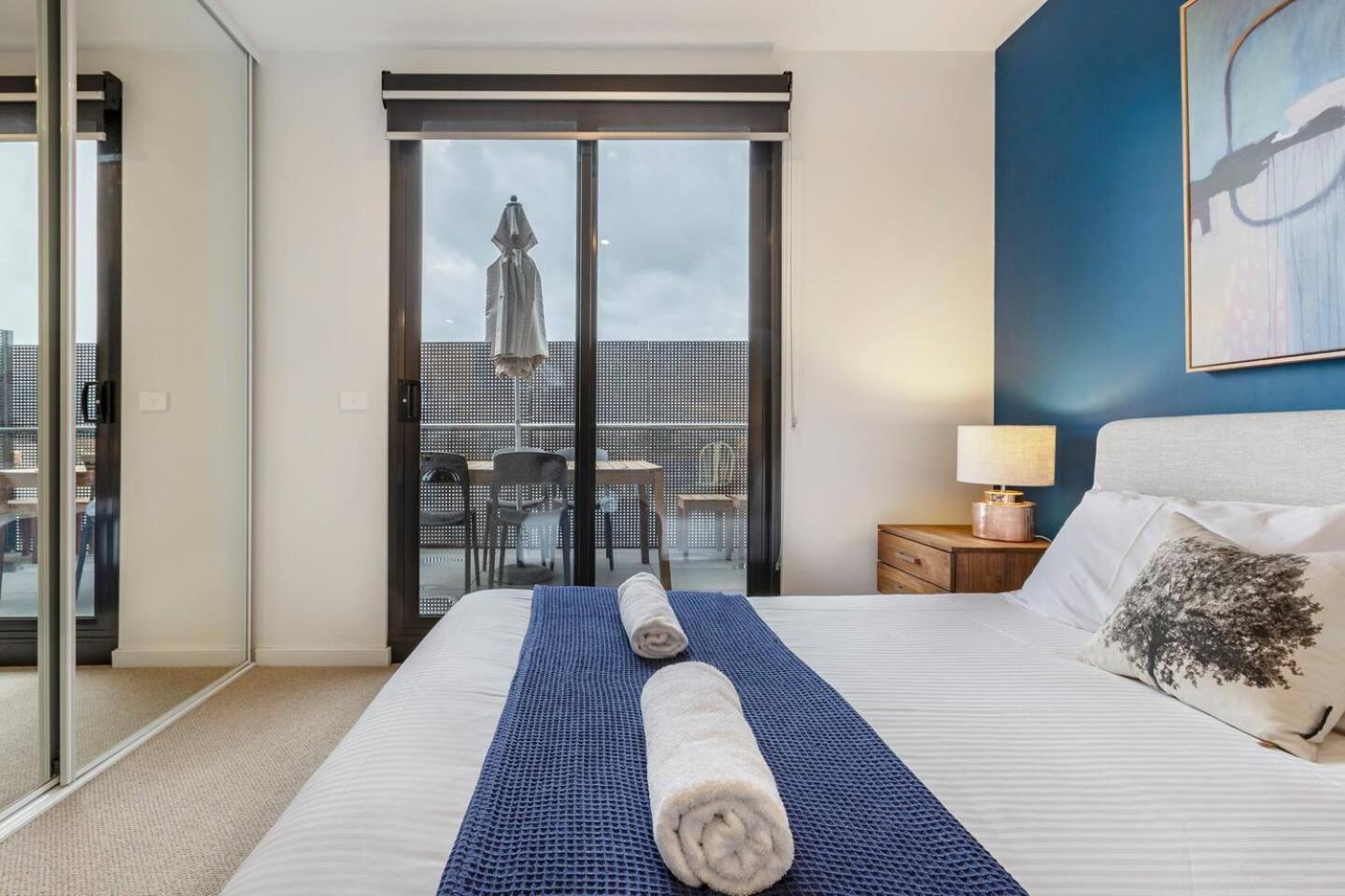 Apartment Hip Off High Street - A Vibrant Balcony Escape
