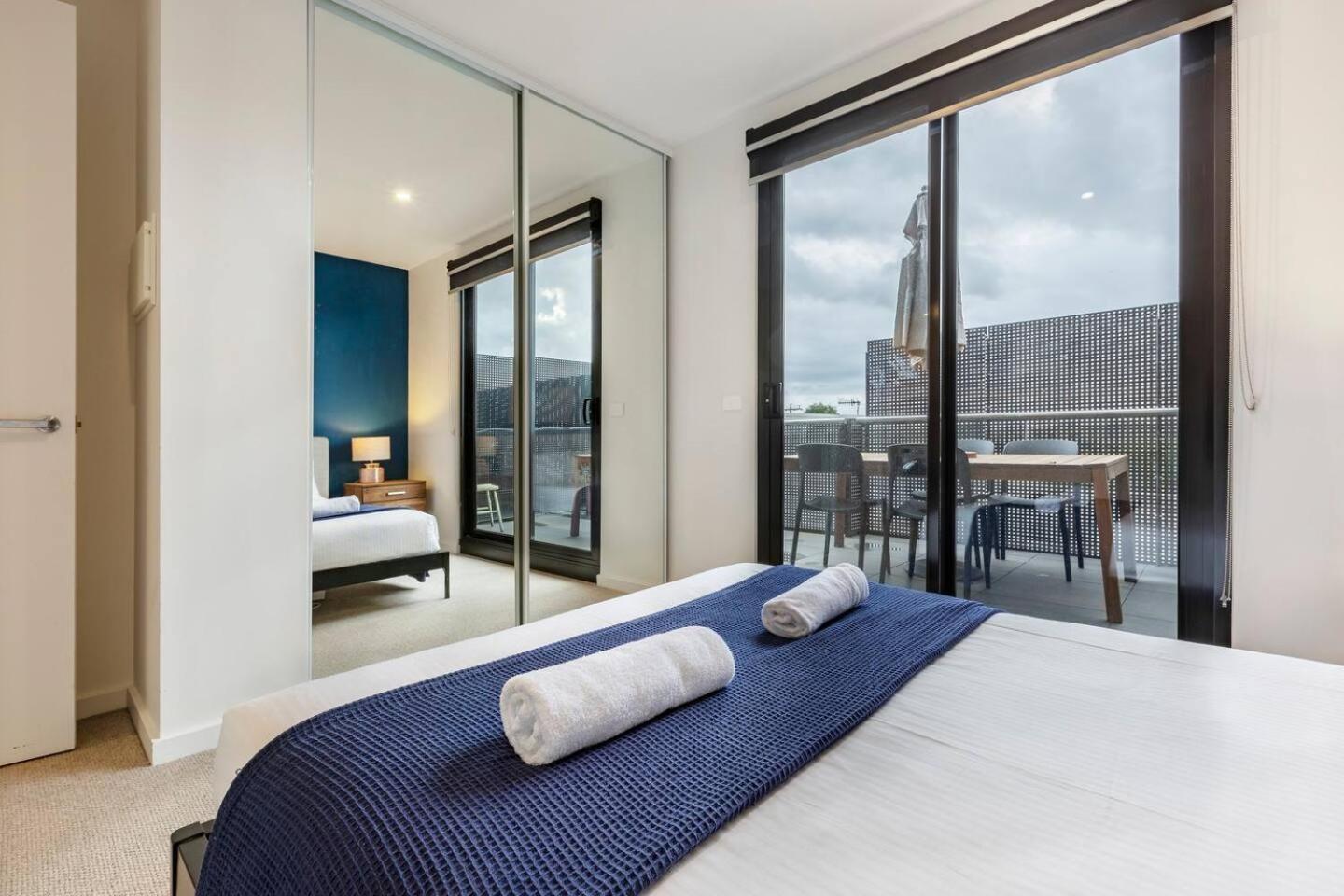 Hip Off High Street - A Vibrant Balcony Escape Apartment Melbourne