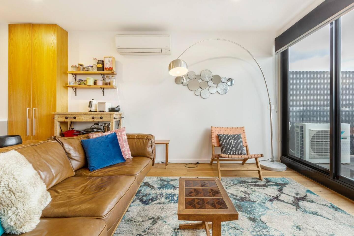 Apartment Hip Off High Street - A Vibrant Balcony Escape Melbourne