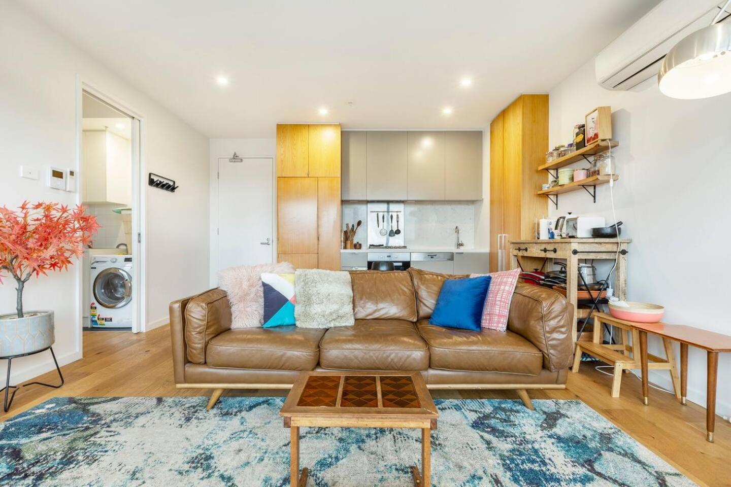 Hip Off High Street - A Vibrant Balcony Escape Apartment